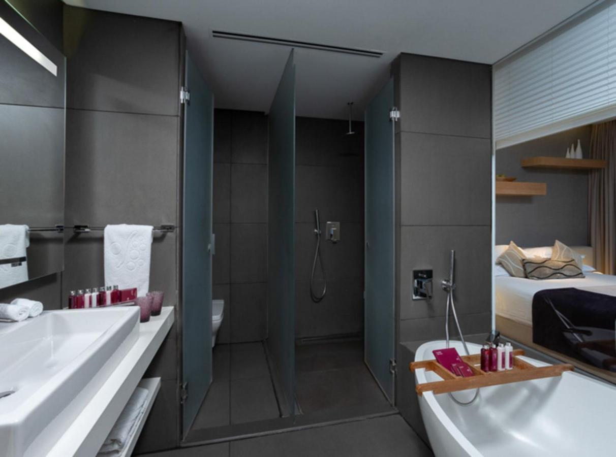 Cramim By Isrotel Exclusive Kiryat Anavim Esterno foto A walk-in shower